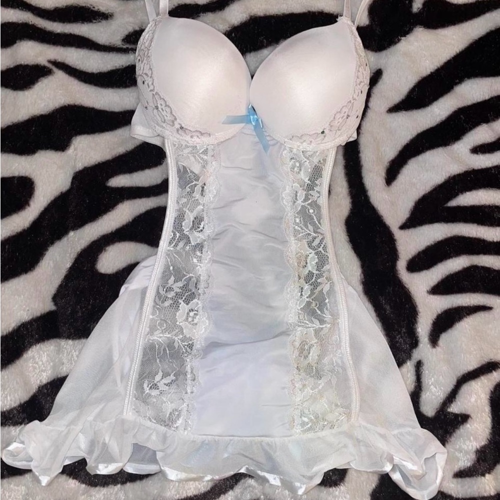 Elegant White Lace Chemise